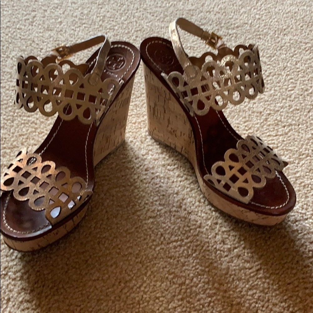 Tori Burch Platinum Nori Wedge